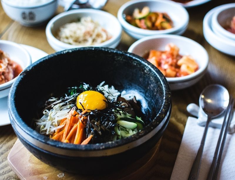 Bibimbap, bol d’abondance coréen au kimchi