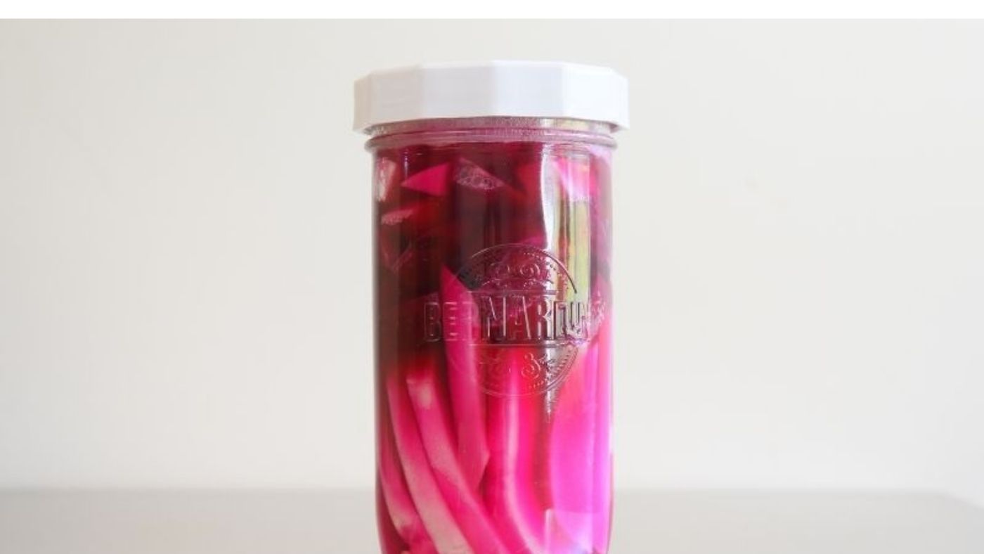 Fermented pink turnip pickles