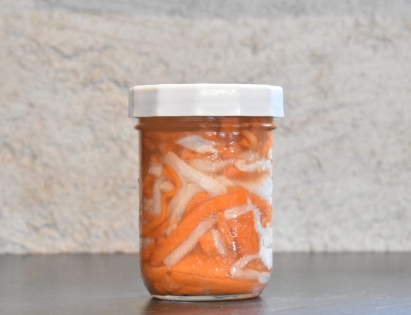 Pot de do chua carottes fermentées à la vietnamienne