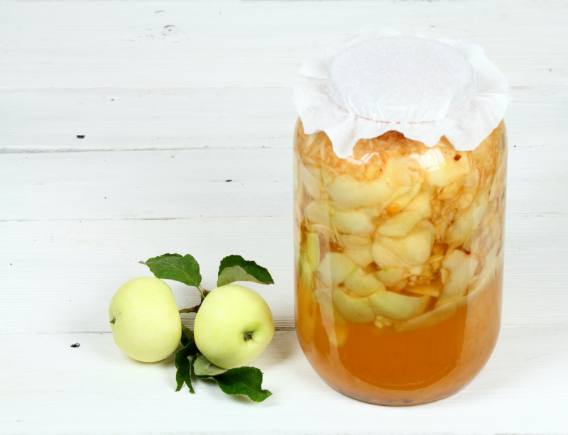 making vinegar from apple peels
